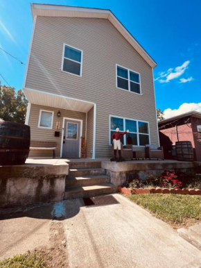 Derby/Bourbon Trail 4BR Pool Table Villa